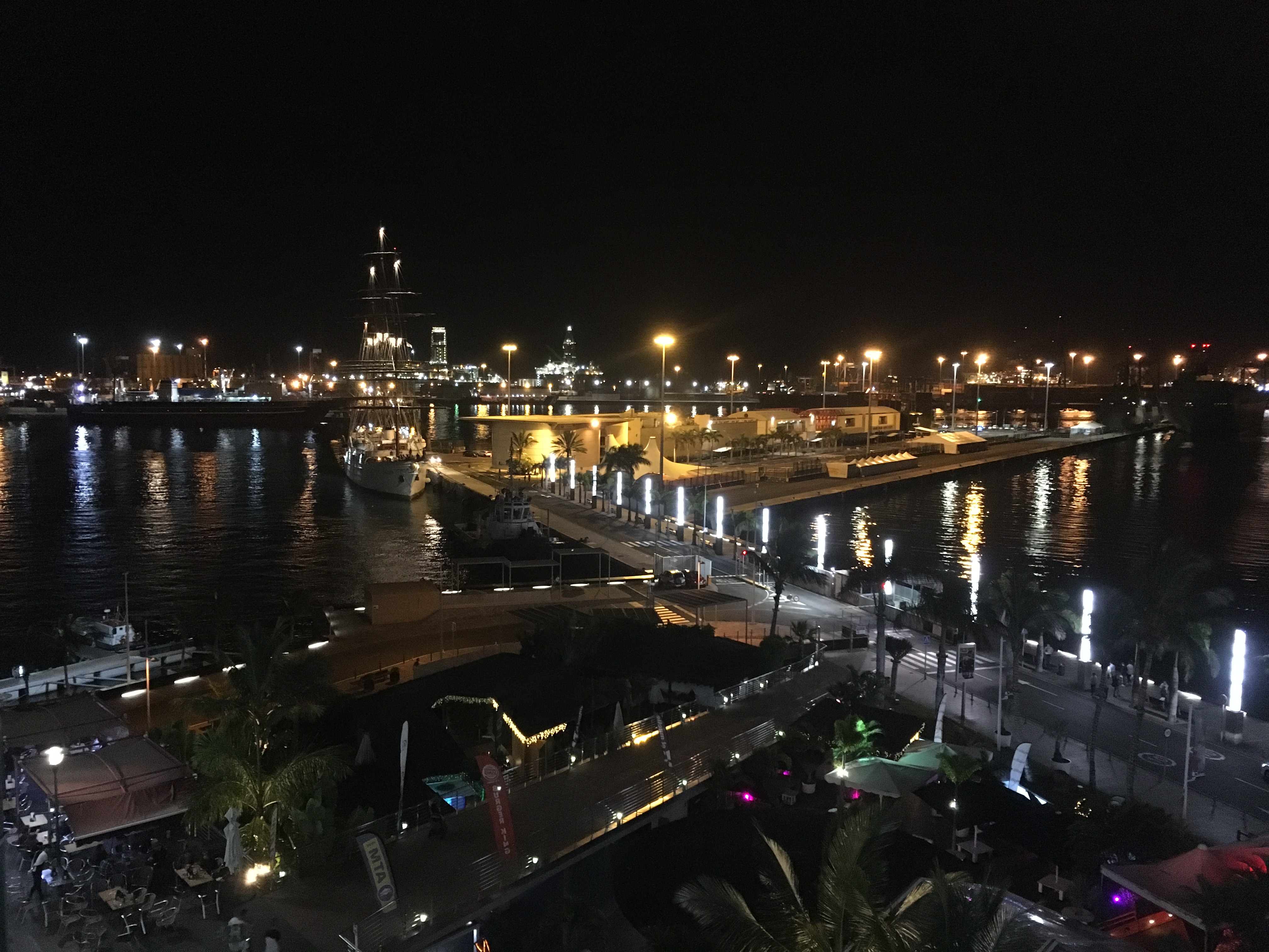 Las Palmas by night