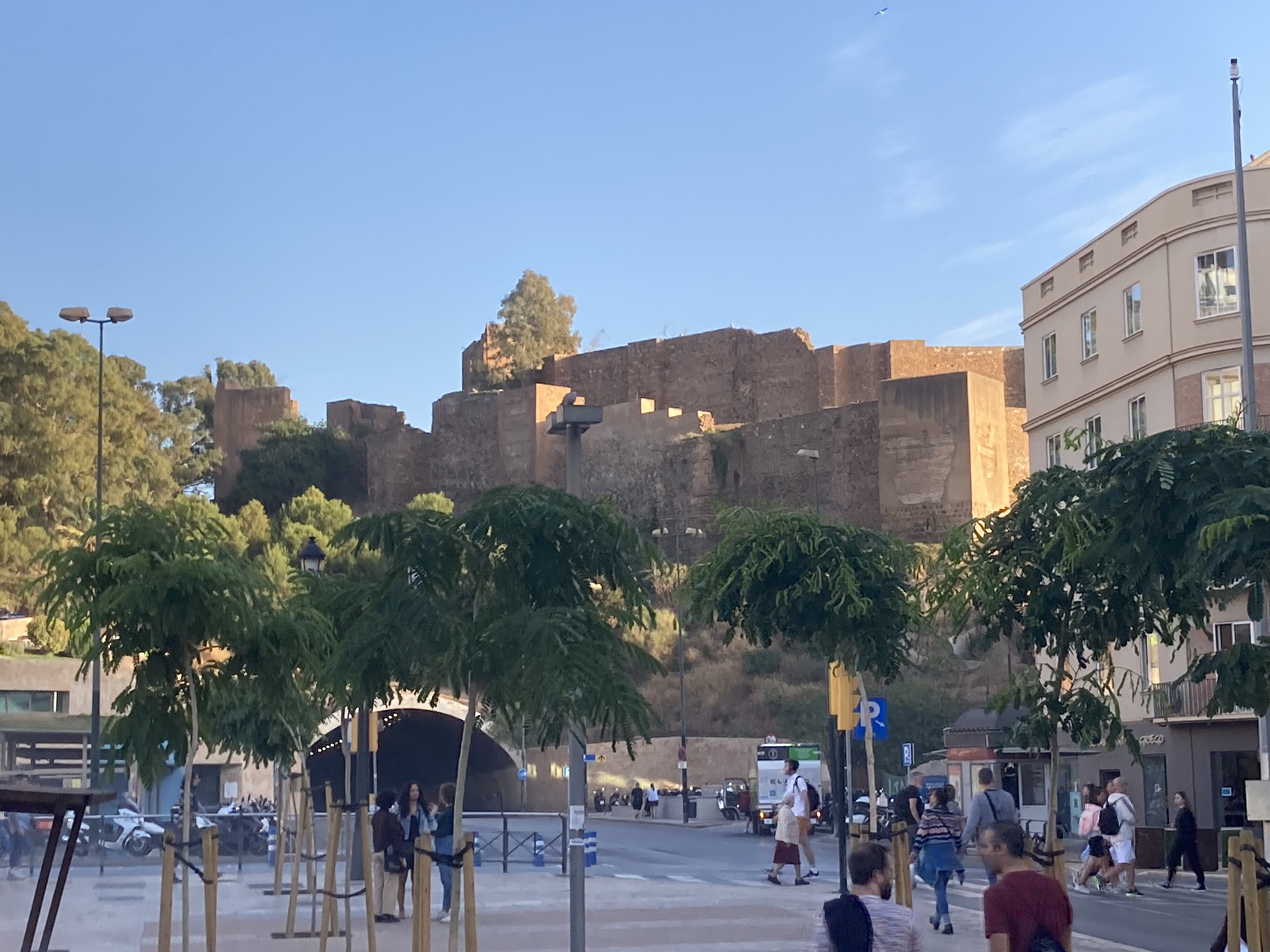 Fort Alcazaba vanuit de stad gezien